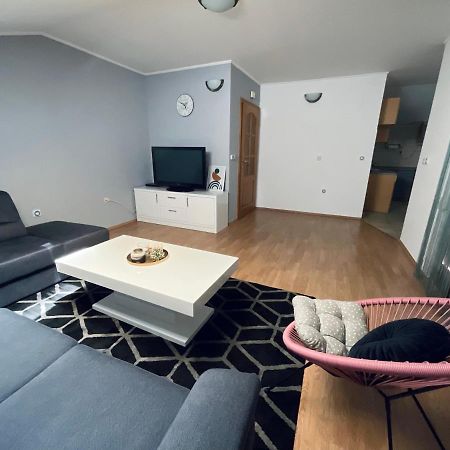 Apartment Camellia Liyubuşka Dış mekan fotoğraf