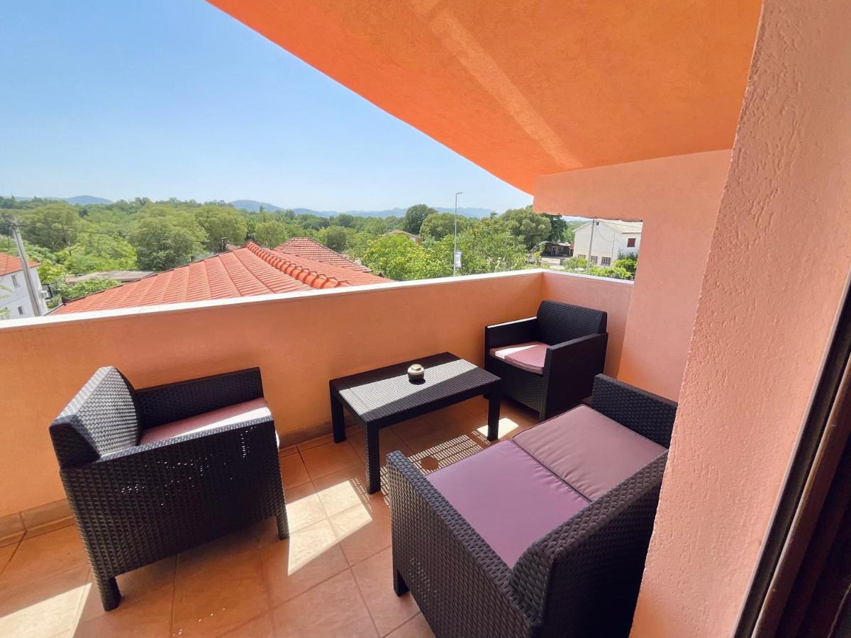 Apartment Camellia Liyubuşka Dış mekan fotoğraf