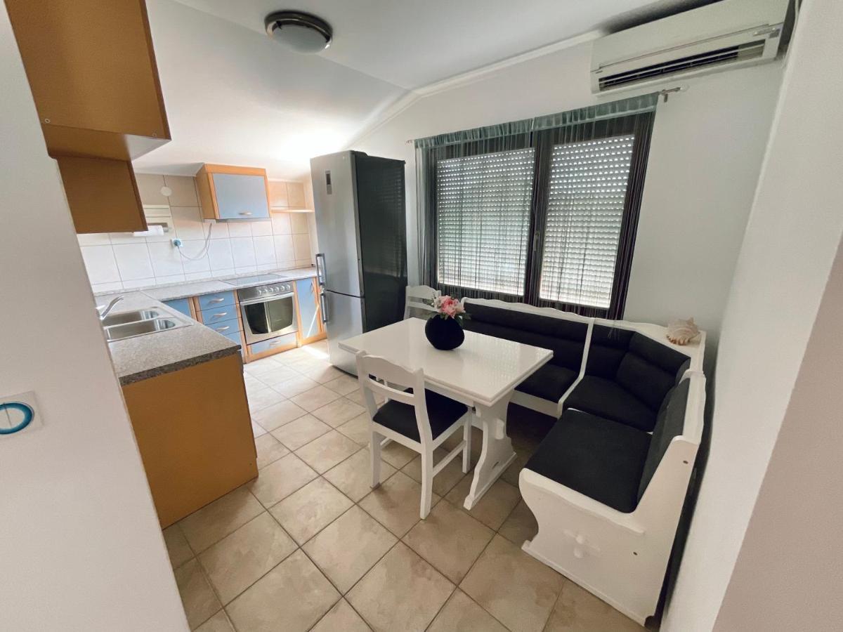 Apartment Camellia Liyubuşka Dış mekan fotoğraf