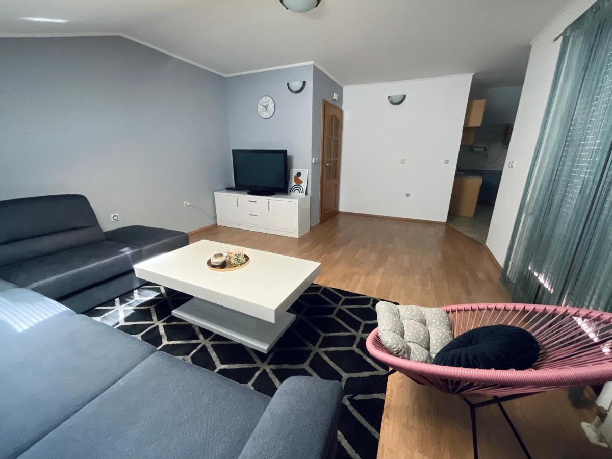 Apartment Camellia Liyubuşka Dış mekan fotoğraf