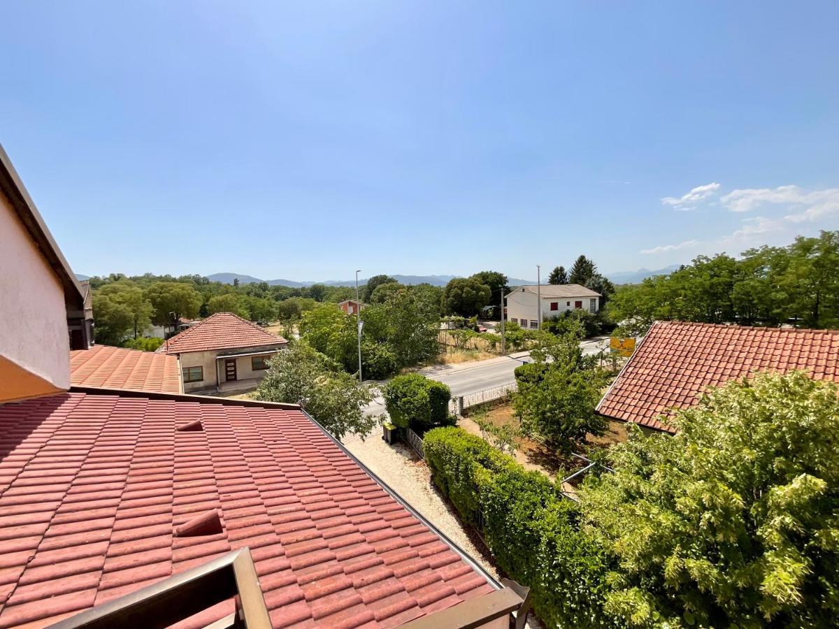 Apartment Camellia Liyubuşka Dış mekan fotoğraf